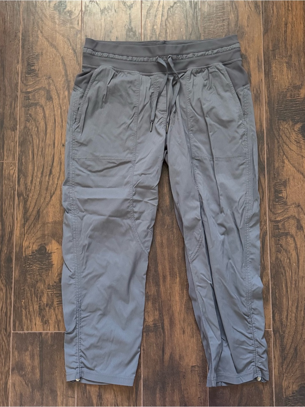 Lululemon Size 10 Grey Dance Studio Mid-Rise Cropped Pant